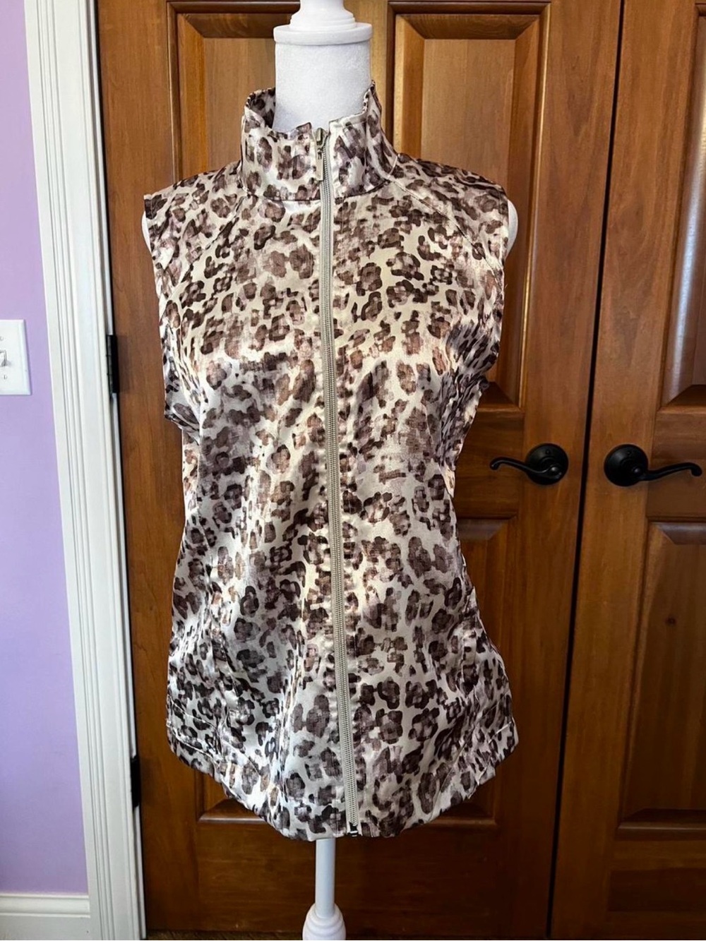 Tail Leopard zip up vest women size medium
